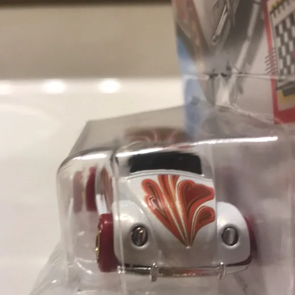 Hotwheels 1yr only 2021 holiday racers valentines 62 Volkswagenbug near mint - Picture 4 of 8